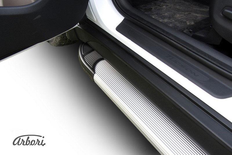 Пороги-подножки алюминиевые Arbori Optima Silver серебристые на Hyundai Tucson 2015, артикул AFZDAALHT4WD1502, Arbori (Россия)