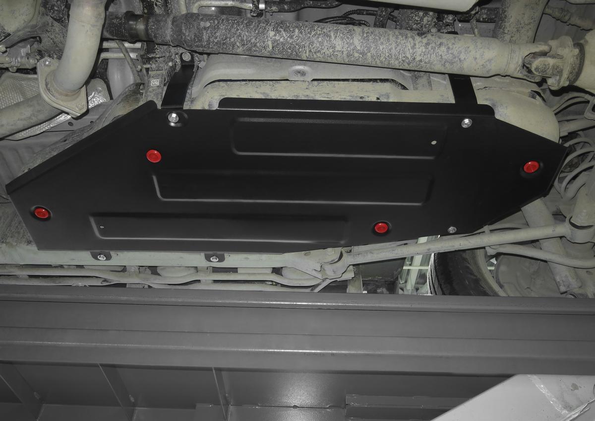 Защита топливного бака АвтоБроня для Toyota Land Cruiser 200 рестайлинг (V - 4.5D; 4.6) 2012-2021, штампованная, сталь 1.8 мм, с крепежом, 111.09515.1