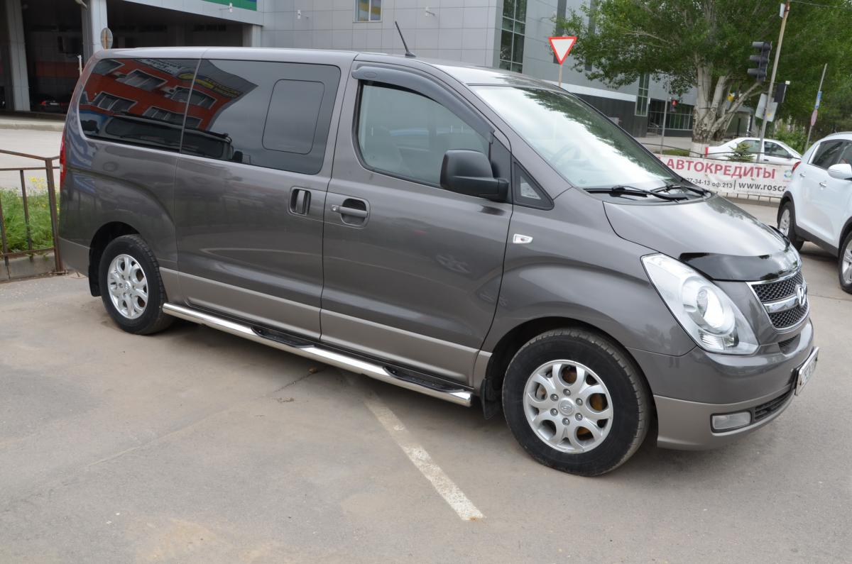 Пороги труба с проступью для автомобиля HYUNDAI H-1 Grand  Starex 2007, Россия HYGS.07.93