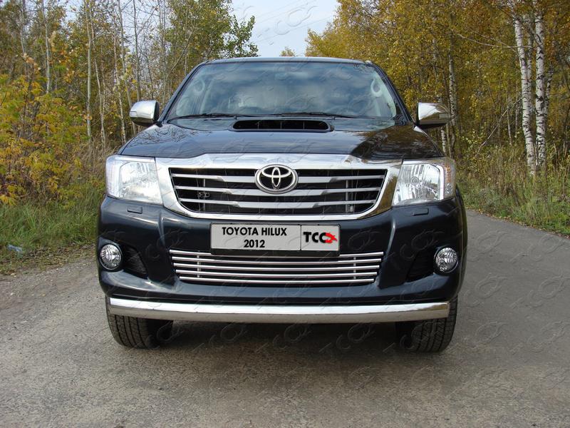 Решетка радиатора 16 мм для автомобиля Toyota Hilux 2011-2015, TCC Тюнинг TOYHILUX12-08